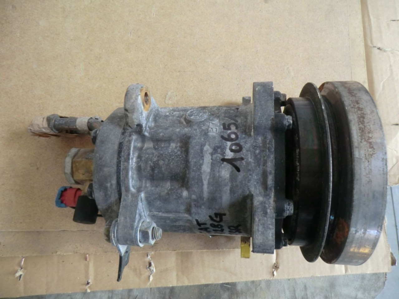 Caterpillar 928G COMPRESSORE ARIA CONDIZIONATA - كمبروسر مكيف - آلات البناء: صور 1 Caterpillar 928G COMPRESSORE ARIA CONDIZIONATA - كمبروسر مكيف - آلات البناء: صور 1