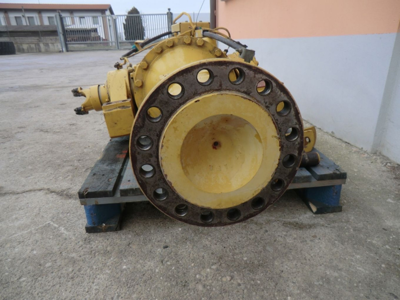 Caterpillar 928G - المحور الخلفي - آلات البناء: صور 3 Caterpillar 928G - المحور الخلفي - آلات البناء: صور 3