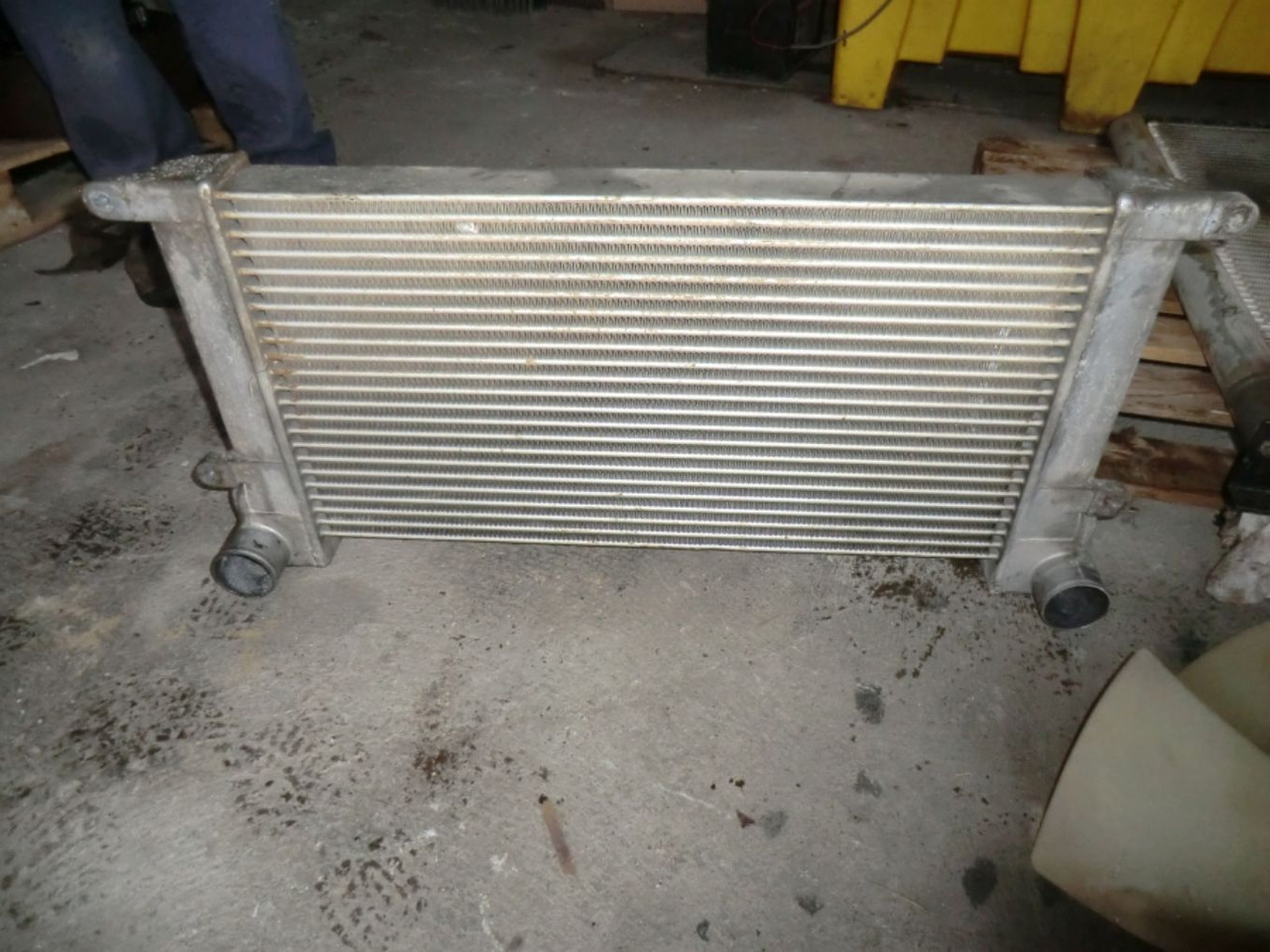 HITACHI ZX240 BAS INTERCOOLER - المبرد - آلات البناء: صور 1 HITACHI ZX240 BAS INTERCOOLER - المبرد - آلات البناء: صور 1