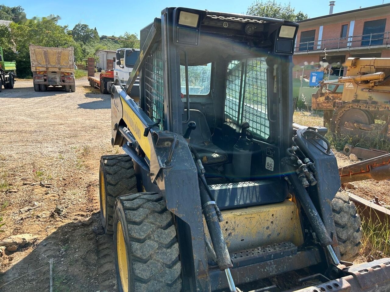 New Holland LS-170 - شيول صغير: صور 3 New Holland LS-170 - شيول صغير: صور 3