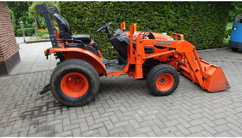Kubota B2230 HST Hydrostaat MOTOR DEFECT - جرار صغير: صور 3 Kubota B2230 HST Hydrostaat MOTOR DEFECT - جرار صغير: صور 3