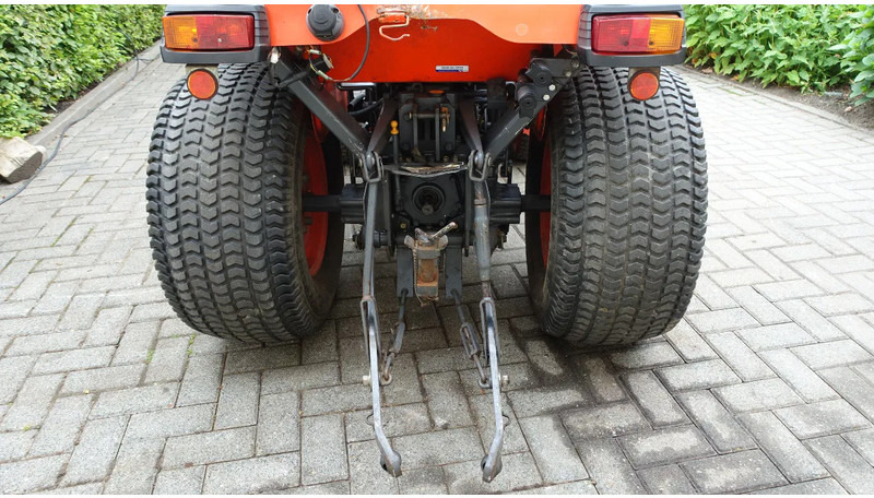 Kubota B2230 HST Hydrostaat MOTOR DEFECT - جرار صغير: صور 4 Kubota B2230 HST Hydrostaat MOTOR DEFECT - جرار صغير: صور 4