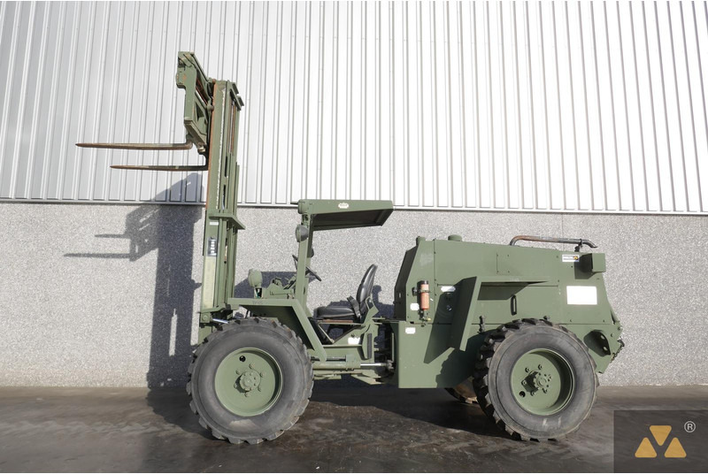 Case M4K Ex-army - شاحنات الطرق الوعرة: صور 1 Case M4K Ex-army - شاحنات الطرق الوعرة: صور 1