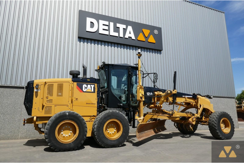 Caterpillar 12M3 - آلة تسوية الأرض: صور 5 Caterpillar 12M3 - آلة تسوية الأرض: صور 5