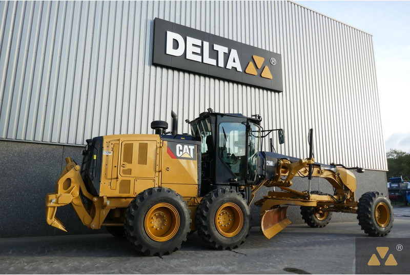 Caterpillar 12M3 - آلة تسوية الأرض: صور 5 Caterpillar 12M3 - آلة تسوية الأرض: صور 5