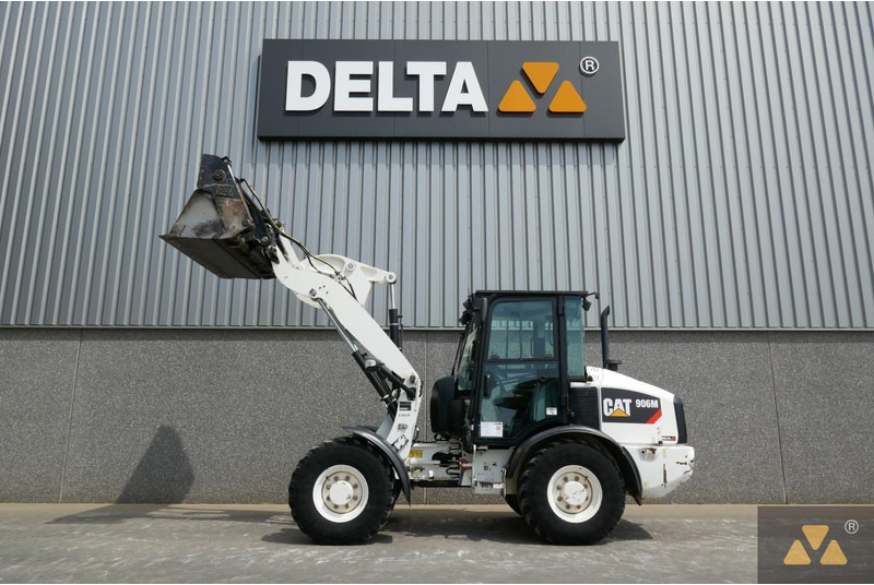 اللودر بعجل Caterpillar 906M: صور 10