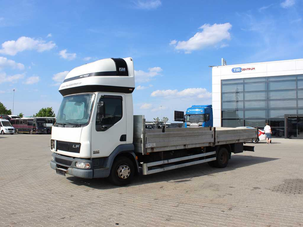 DAF LF 45.180, SLEEPING BODY, EURO 3, TIRES 80% - شاحنات مسطحة: صور 1 DAF LF 45.180, SLEEPING BODY, EURO 3, TIRES 80% - شاحنات مسطحة: صور 1