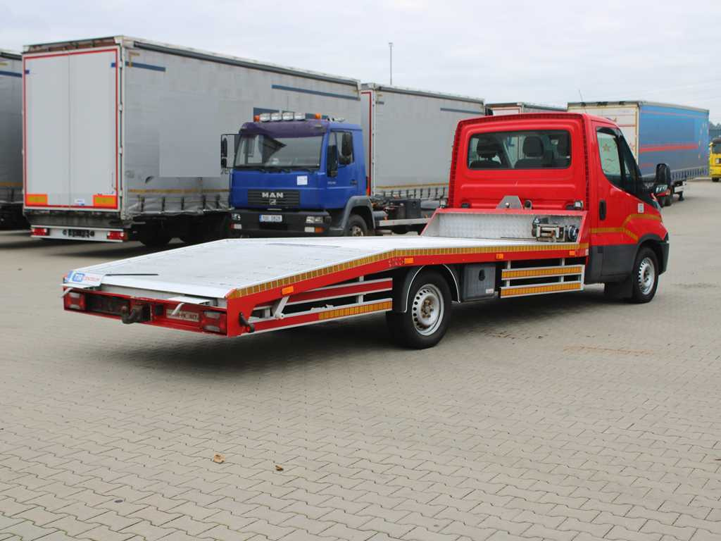 Iveco 35S18, EURO 6, WINCH, DRIVES, TIRES 80% - سيارة السحب للتصليح: صور 4 Iveco 35S18, EURO 6, WINCH, DRIVES, TIRES 80% - سيارة السحب للتصليح: صور 4