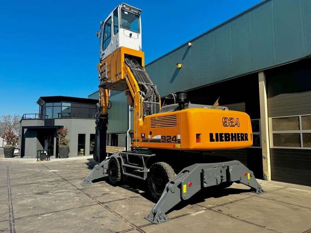 Liebherr A 924 C - حفارة النقل والشحن: صور 3 Liebherr A 924 C - حفارة النقل والشحن: صور 3