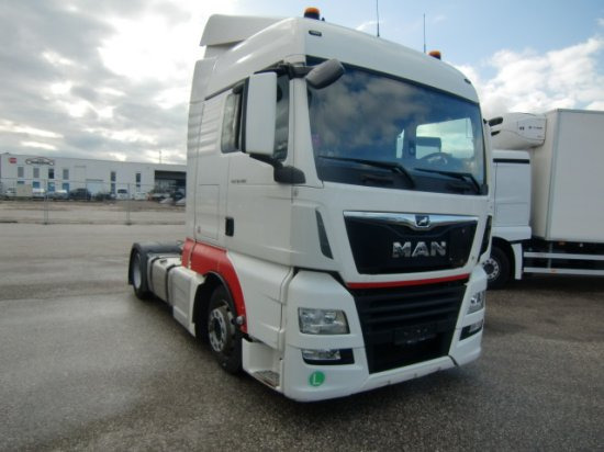 MAN TGX 18.460 XLX Low Deck, Automatik, E6, höhenverstellbare Sattelplatte - شاحنة جرار: صور 3 MAN TGX 18.460 XLX Low Deck, Automatik, E6, höhenverstellbare Sattelplatte - شاحنة جرار: صور 3