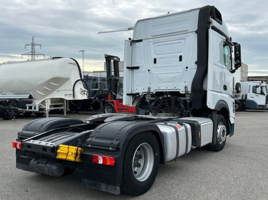 Mercedes-Benz Actros 1845 - شاحنة جرار: صور 5 Mercedes-Benz Actros 1845 - شاحنة جرار: صور 5
