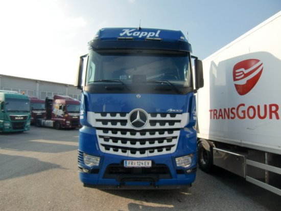 Mercedes-Benz Arocs 3353 6x4 Holztransp., Palfinger Kran Epsilon - شاحنة قطع الأشجار, شاحنة كرين: صور 2 Mercedes-Benz Arocs 3353 6x4 Holztransp., Palfinger Kran Epsilon - شاحنة قطع الأشجار, شاحنة كرين: صور 2