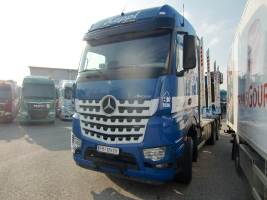 Mercedes-Benz Arocs 3353 6x4 Holztransp., Palfinger Kran Epsilon - شاحنة قطع الأشجار, شاحنة كرين: صور 3 Mercedes-Benz Arocs 3353 6x4 Holztransp., Palfinger Kran Epsilon - شاحنة قطع الأشجار, شاحنة كرين: صور 3