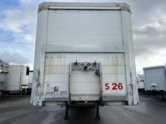 Schmitz SO1, Getränkeauflieger Orten Safe Server, Liftachse, Edscha-Verdeck - الخيمة نصف مقطورة: صور 2 Schmitz SO1, Getränkeauflieger Orten Safe Server, Liftachse, Edscha-Verdeck - الخيمة نصف مقطورة: صور 2