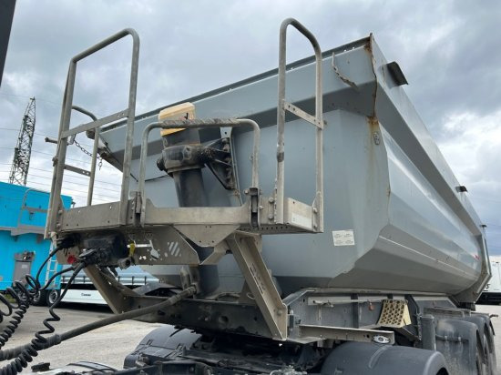 Schwarzmüller Kippmulde 25m³, SAF, Rollplane, Podest, HYVA - قلابة نصف مقطورة: صور 2 Schwarzmüller Kippmulde 25m³, SAF, Rollplane, Podest, HYVA - قلابة نصف مقطورة: صور 2