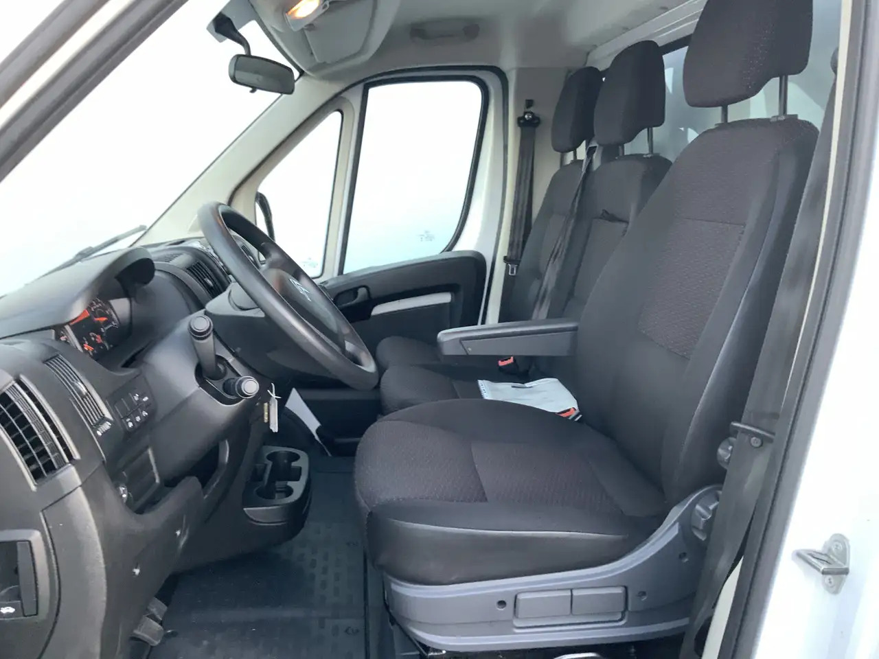 Citroen Jumper 2.2 BlueHDi 165 L3 3.5t Meubel bak & Deuren Airco - الشاحنات الصغيرة صندوق مغلق: صور 4 Citroen Jumper 2.2 BlueHDi 165 L3 3.5t Meubel bak & Deuren Airco - الشاحنات الصغيرة صندوق مغلق: صور 4