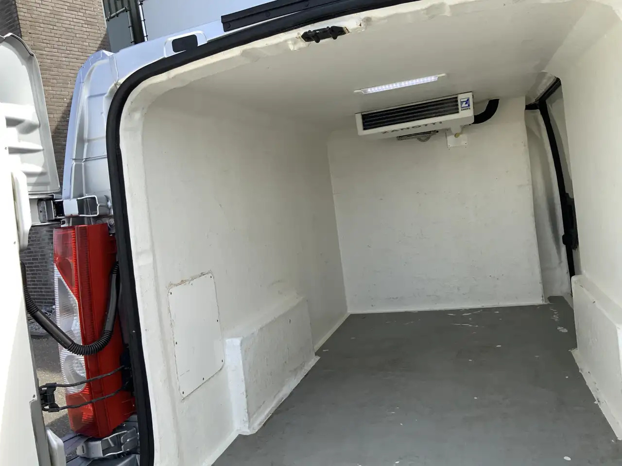 Citroen Jumpy 2.0 HDI L2H1 Koelauto werkt 100% Dag & Nacht Airco - الشاحنات الصغيرة المبردة: صور 5 Citroen Jumpy 2.0 HDI L2H1 Koelauto werkt 100% Dag & Nacht Airco - الشاحنات الصغيرة المبردة: صور 5