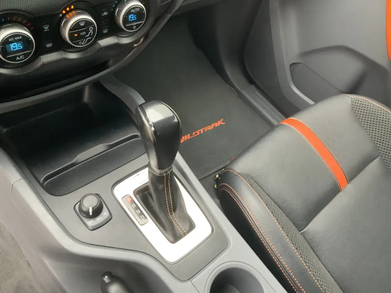 Ford Ranger 3.2 TDCi Wildtrak Super Automaat Cab Airco Cruise - شاحنة البيك أب: صور 5 Ford Ranger 3.2 TDCi Wildtrak Super Automaat Cab Airco Cruise - شاحنة البيك أب: صور 5