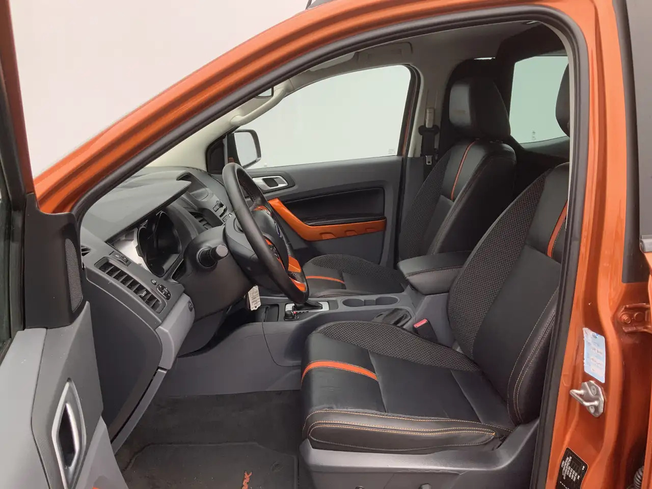 Ford Ranger 3.2 TDCi Wildtrak Super Automaat Cab Airco Cruise - شاحنة البيك أب: صور 4 Ford Ranger 3.2 TDCi Wildtrak Super Automaat Cab Airco Cruise - شاحنة البيك أب: صور 4