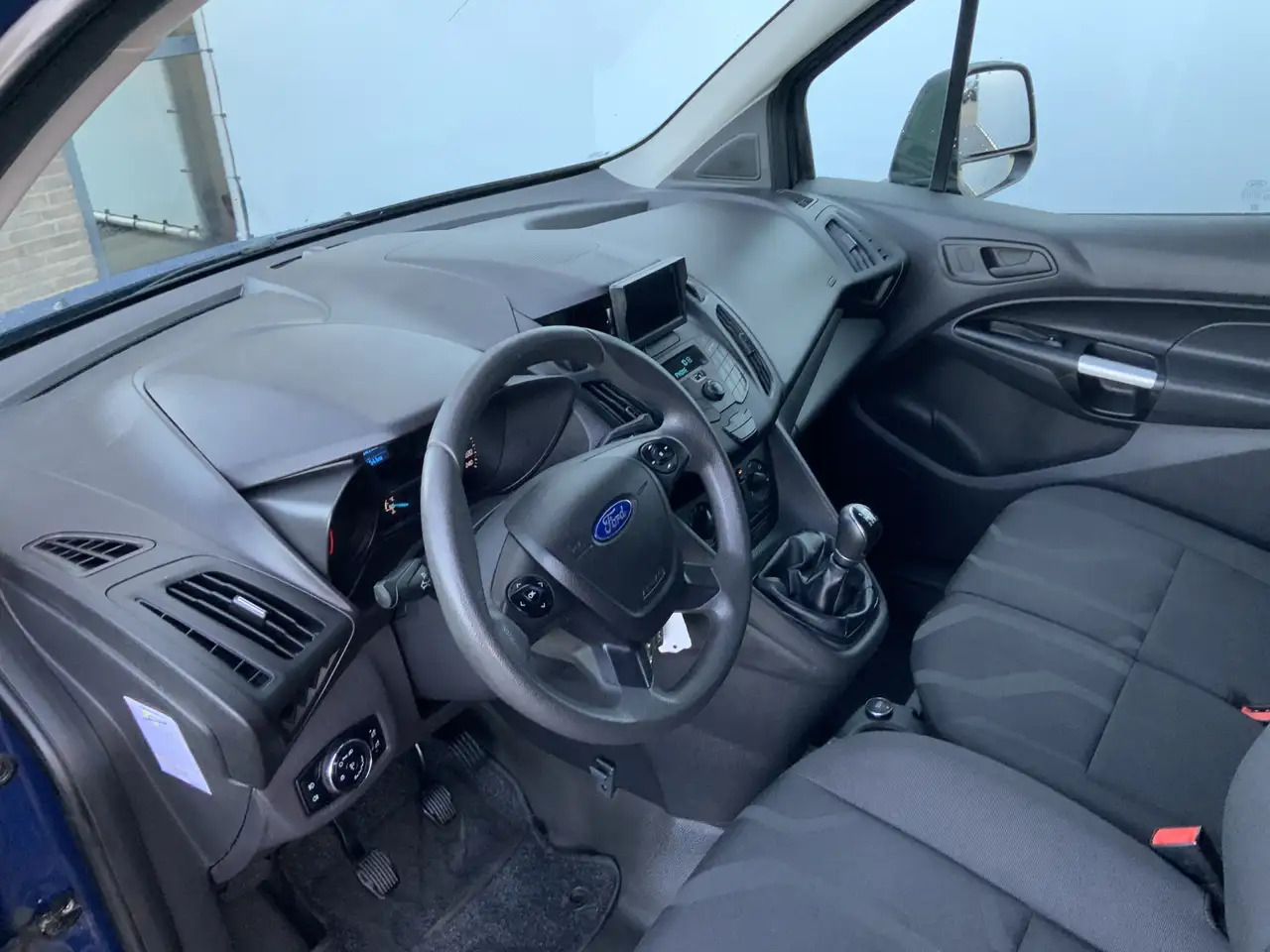Ford Transit Connect 1.5 TDCI L1 Trend Airco Cruise Trekhaak 1200 kg Eu - فان المدمجة: صور 5 Ford Transit Connect 1.5 TDCI L1 Trend Airco Cruise Trekhaak 1200 kg Eu - فان المدمجة: صور 5