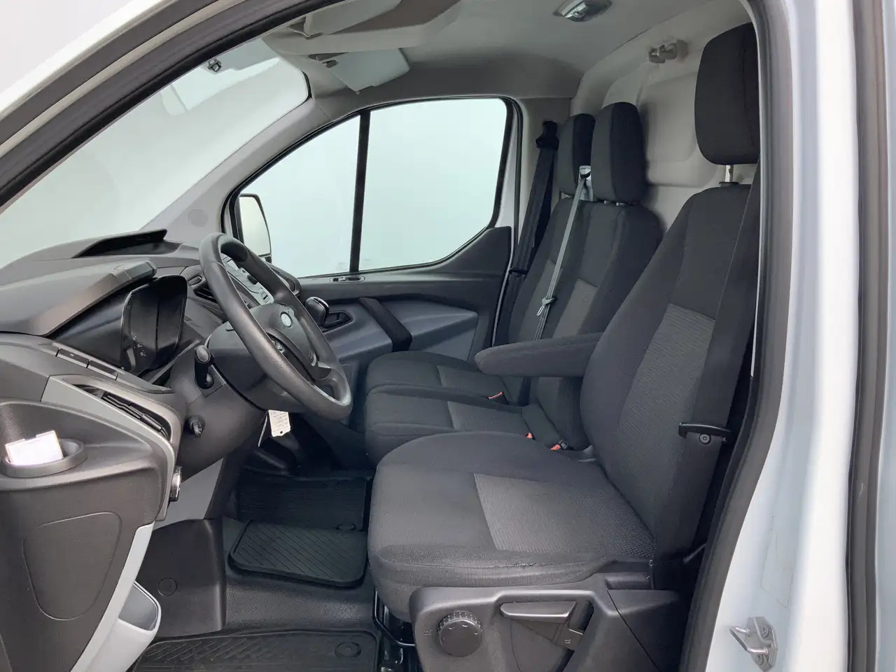 Ford Transit Custom 270 2.2 TDCI L1H1 Economy Edition Airco Cruise 3 Z - فان: صور 4 Ford Transit Custom 270 2.2 TDCI L1H1 Economy Edition Airco Cruise 3 Z - فان: صور 4