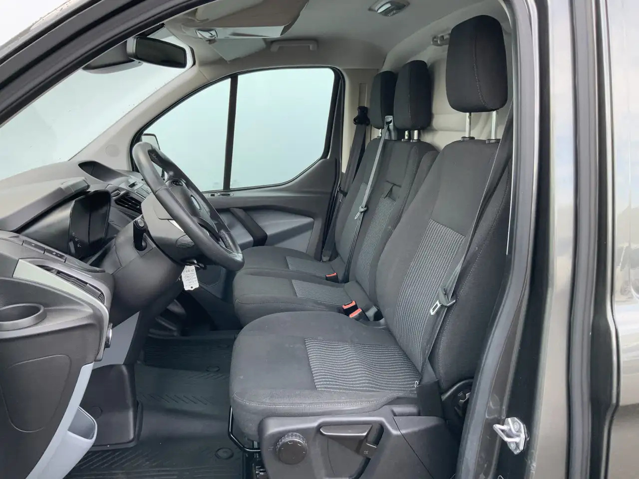 Ford Transit Custom 270 2.2 TDCI L1H1 Trend Airco Camera Cruise Dakdra - فان: صور 4 Ford Transit Custom 270 2.2 TDCI L1H1 Trend Airco Camera Cruise Dakdra - فان: صور 4