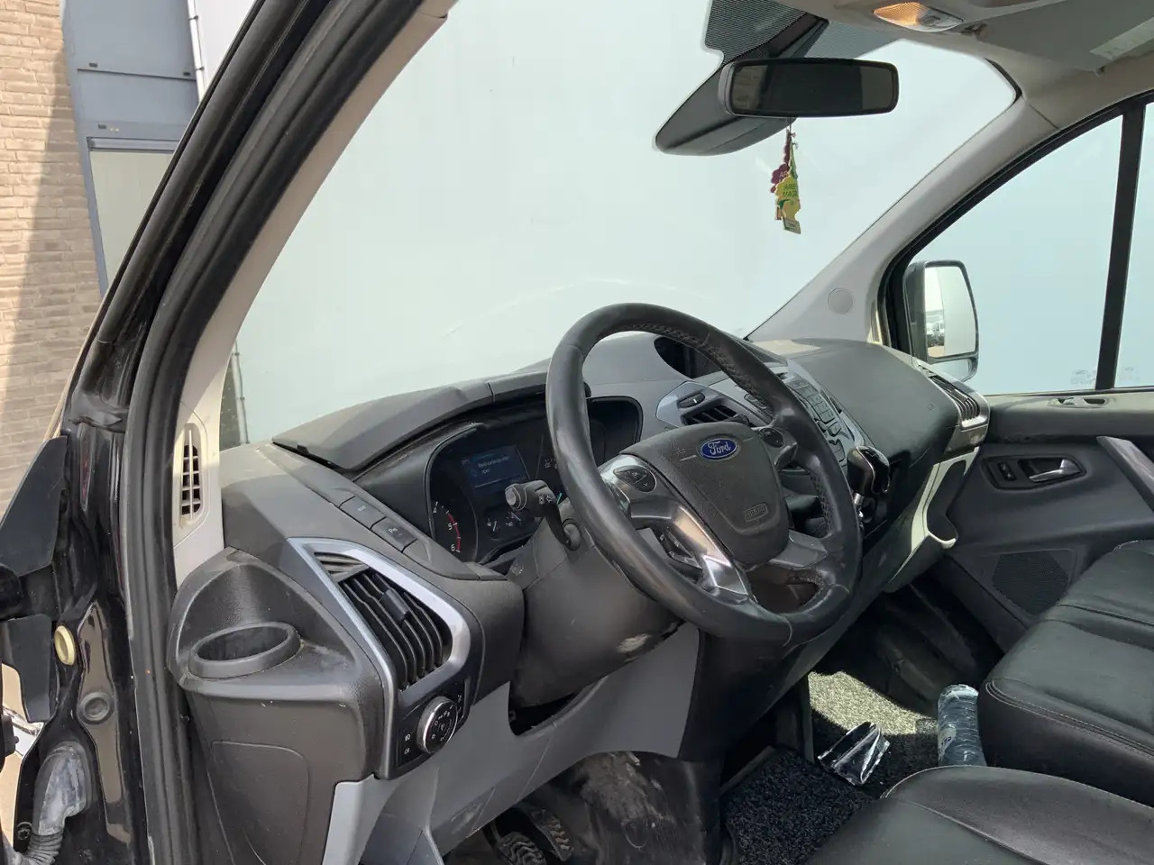 Ford Transit Custom 290 2.2 TDCI L1H1 Sport Airco Cruise 3 Zits Dub Sc - فان المدمجة: صور 5 Ford Transit Custom 290 2.2 TDCI L1H1 Sport Airco Cruise 3 Zits Dub Sc - فان المدمجة: صور 5