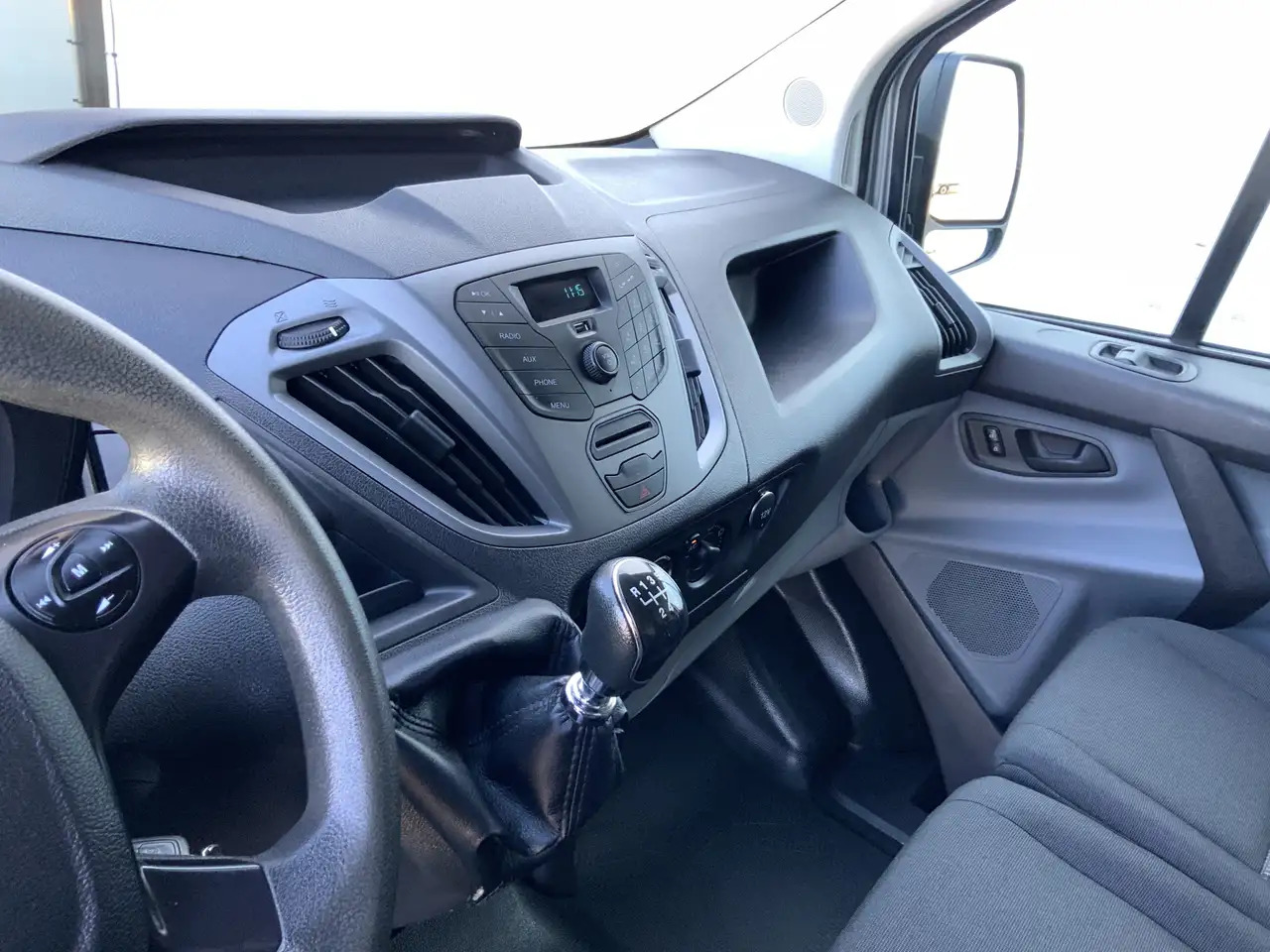Ford Transit Custom 290 2.2 TDCI L2H1 Economy Edition Airco 3 Zits Tre - فان: صور 5 Ford Transit Custom 290 2.2 TDCI L2H1 Economy Edition Airco 3 Zits Tre - فان: صور 5