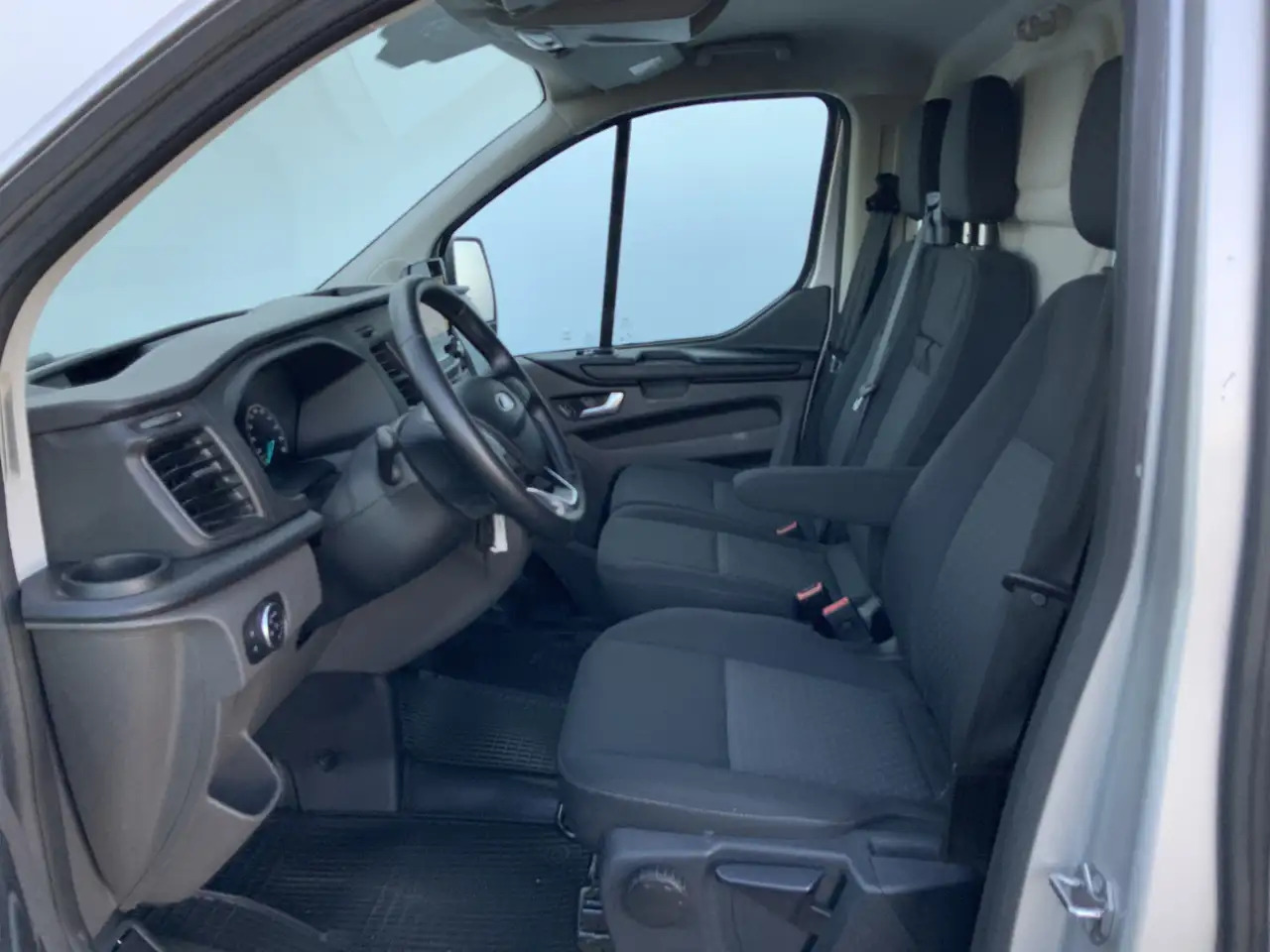 Ford Transit Custom 300 2.0 TDCI L1H1 Limited Airco Cruise Camera 3 Zi - فان: صور 4 Ford Transit Custom 300 2.0 TDCI L1H1 Limited Airco Cruise Camera 3 Zi - فان: صور 4