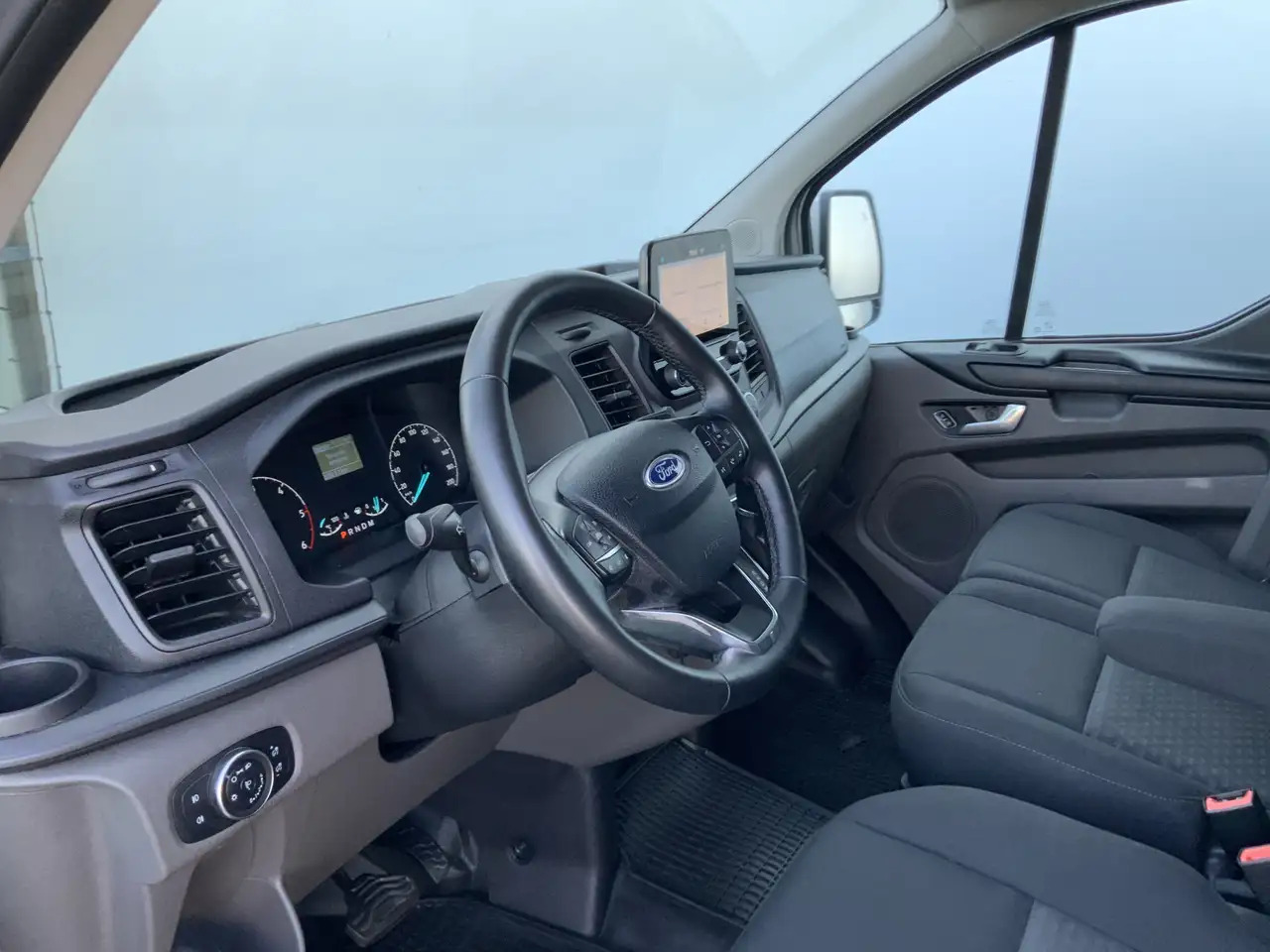 Ford Transit Custom 300 2.0 TDCI L1H1 Limited Airco Cruise Camera 3 Zi - فان: صور 5 Ford Transit Custom 300 2.0 TDCI L1H1 Limited Airco Cruise Camera 3 Zi - فان: صور 5