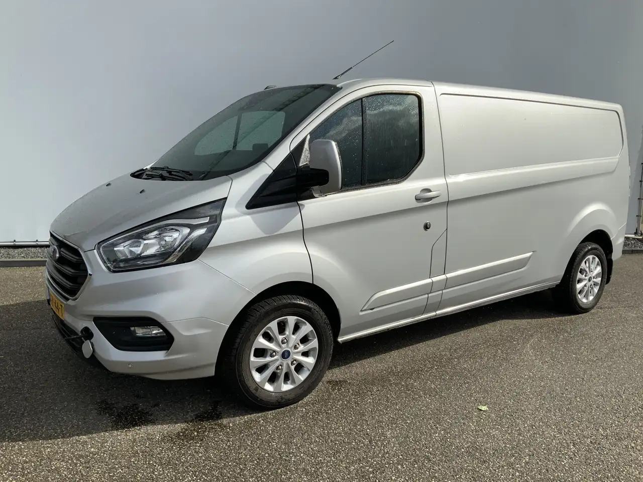 Ford Transit Custom 300 2.0 TDCI L2H2 (MOTOR DEFECT!!) Airco Navi 3 Zi - فان: صور 1 Ford Transit Custom 300 2.0 TDCI L2H2 (MOTOR DEFECT!!) Airco Navi 3 Zi - فان: صور 1