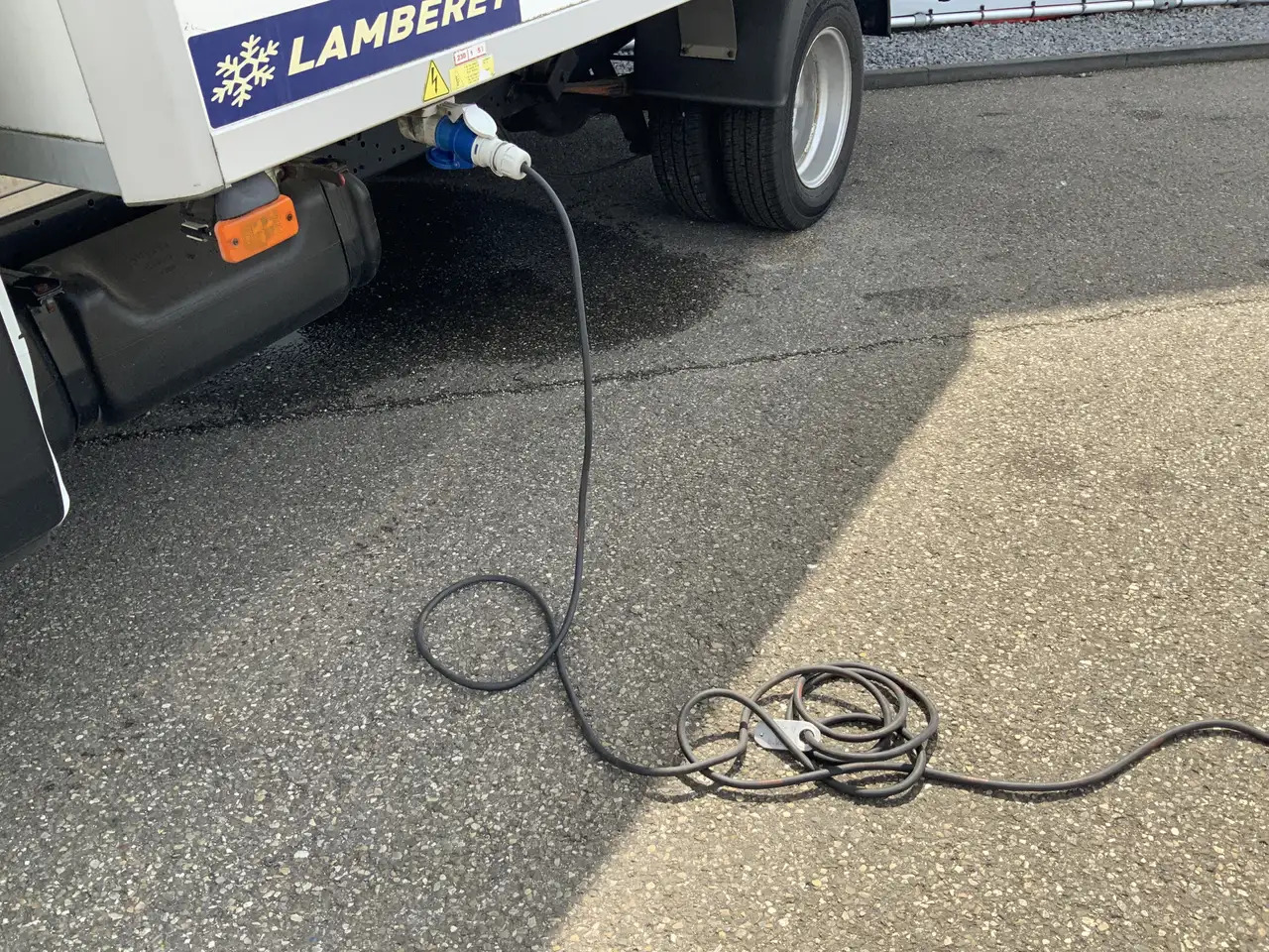 Iveco Daily 35C13 2.3 375 Automaat Koelmeubelbak Deuren Dag&Na - الشاحنات الصغيرة المبردة: صور 2 Iveco Daily 35C13 2.3 375 Automaat Koelmeubelbak Deuren Dag&Na - الشاحنات الصغيرة المبردة: صور 2