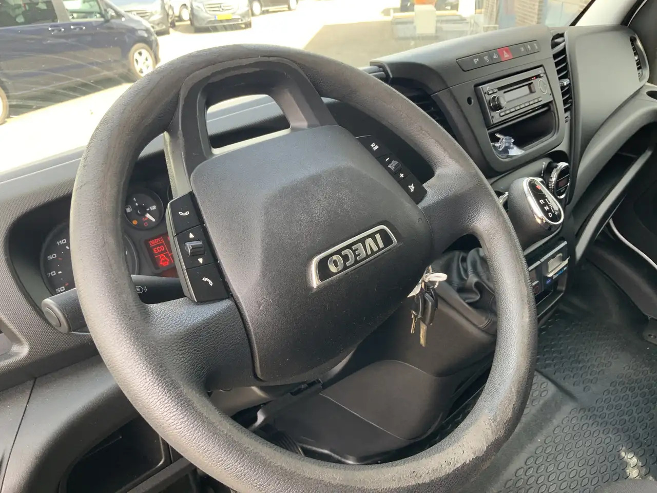Iveco Daily 35C13 2.3 375 Automaat Koelmeubelbak Deuren Dag&Na - الشاحنات الصغيرة المبردة: صور 3 Iveco Daily 35C13 2.3 375 Automaat Koelmeubelbak Deuren Dag&Na - الشاحنات الصغيرة المبردة: صور 3