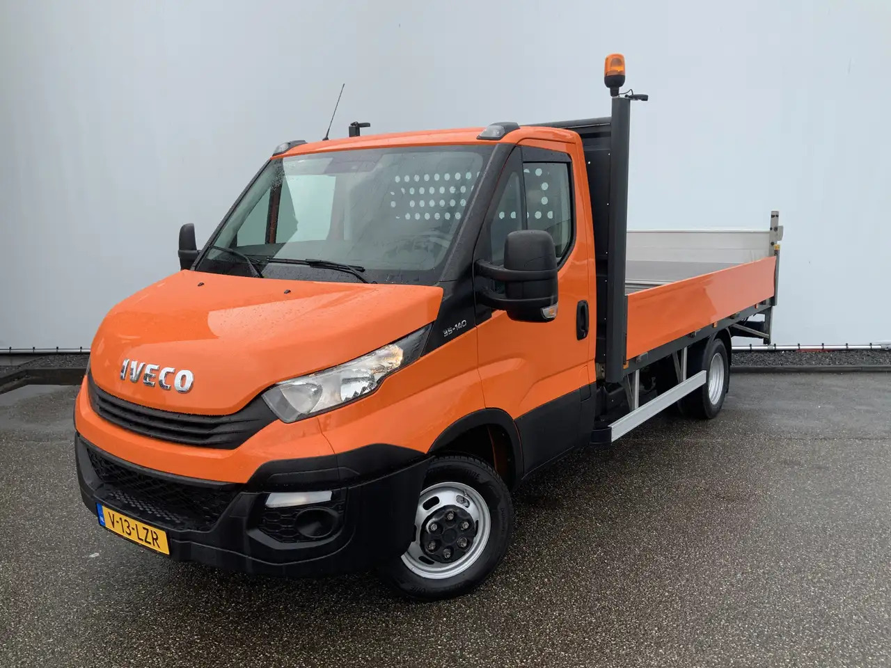 Iveco Daily 35C14 2.3 375 Pick Up & LaadLift Airco Navi Trekha - الشاحنات الصغيرة المسطحة: صور 1 Iveco Daily 35C14 2.3 375 Pick Up & LaadLift Airco Navi Trekha - الشاحنات الصغيرة المسطحة: صور 1