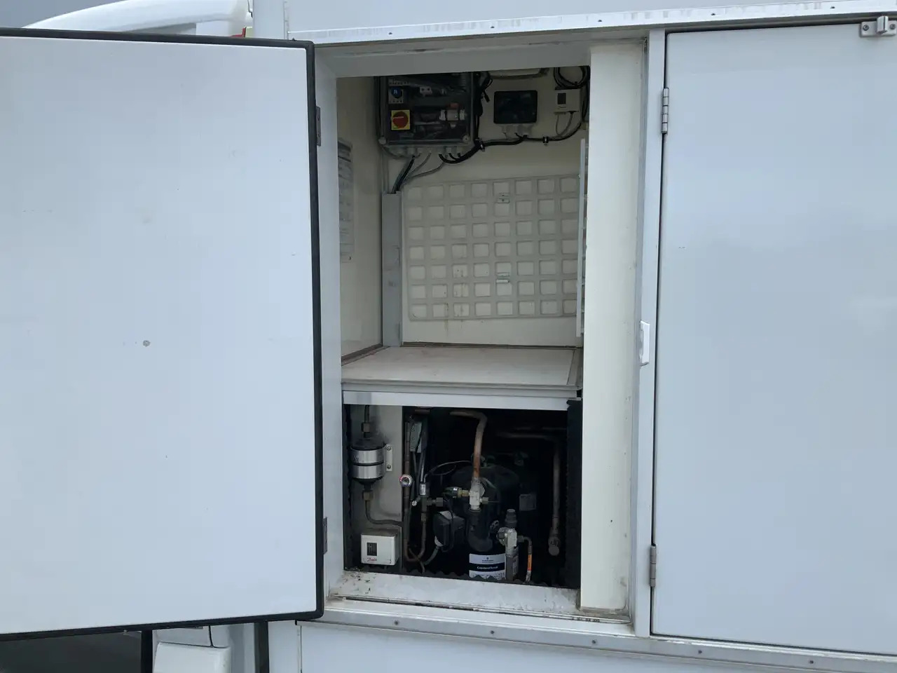 الشاحنات الصغيرة المبردة Mercedes-Benz Sprinter 311 2.2 CDI 366 ijsAuto - 40 C. Deuren 10 Euro 6: صور 7