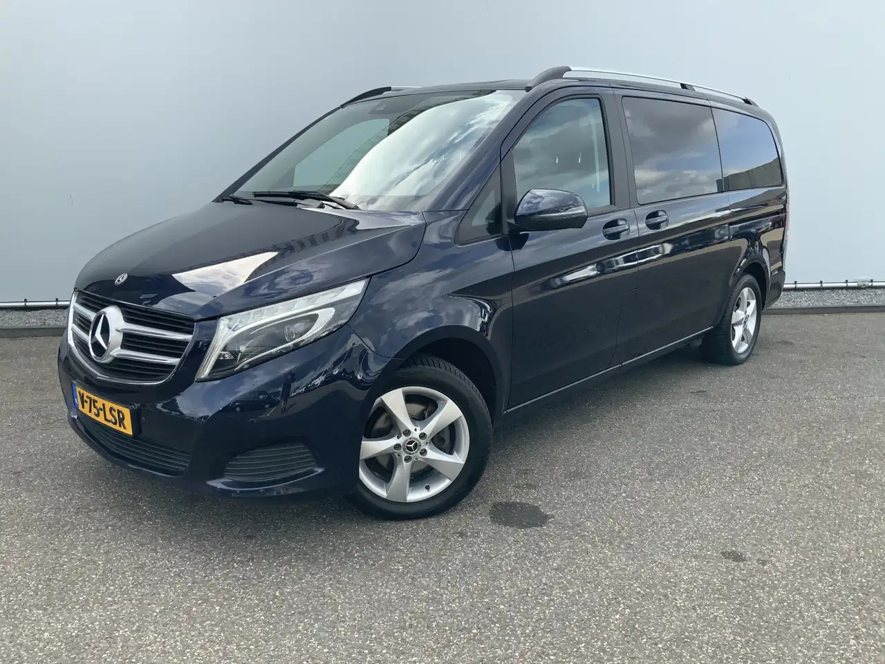 Mercedes-Benz V 220 220d Lang Automaat Avantgarde Edition Dub Cab Leer - الشاحنات الصغيرة كابينة مزدوجة: صور 1 Mercedes-Benz V 220 220d Lang Automaat Avantgarde Edition Dub Cab Leer - الشاحنات الصغيرة كابينة مزدوجة: صور 1