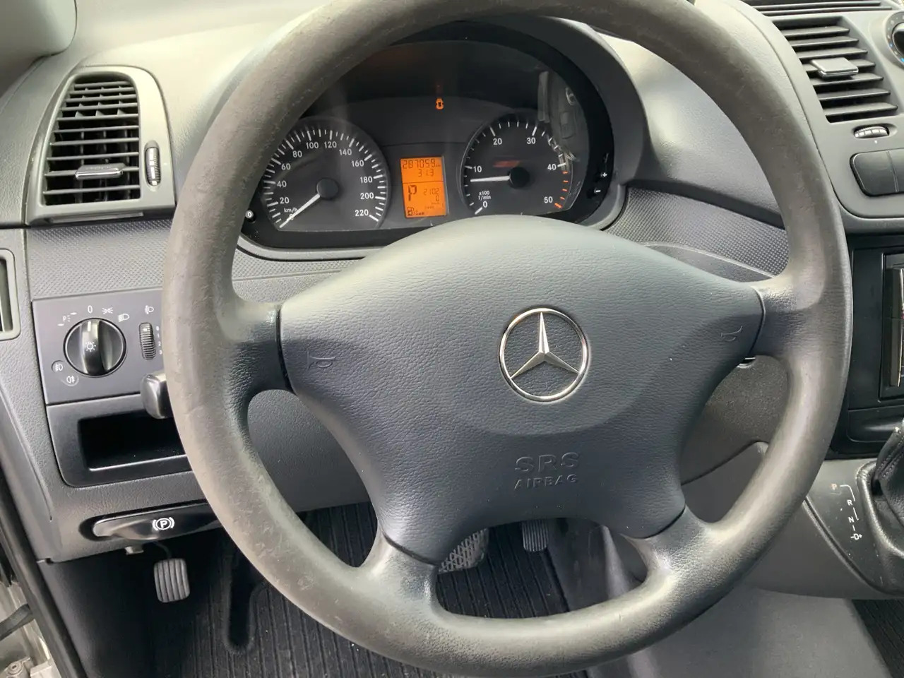 Mercedes-Benz Vito 122 CDI Automaat Koel Auto werkt 100 % 0.gr Airco - الشاحنات الصغيرة المبردة: صور 4 Mercedes-Benz Vito 122 CDI Automaat Koel Auto werkt 100 % 0.gr Airco - الشاحنات الصغيرة المبردة: صور 4