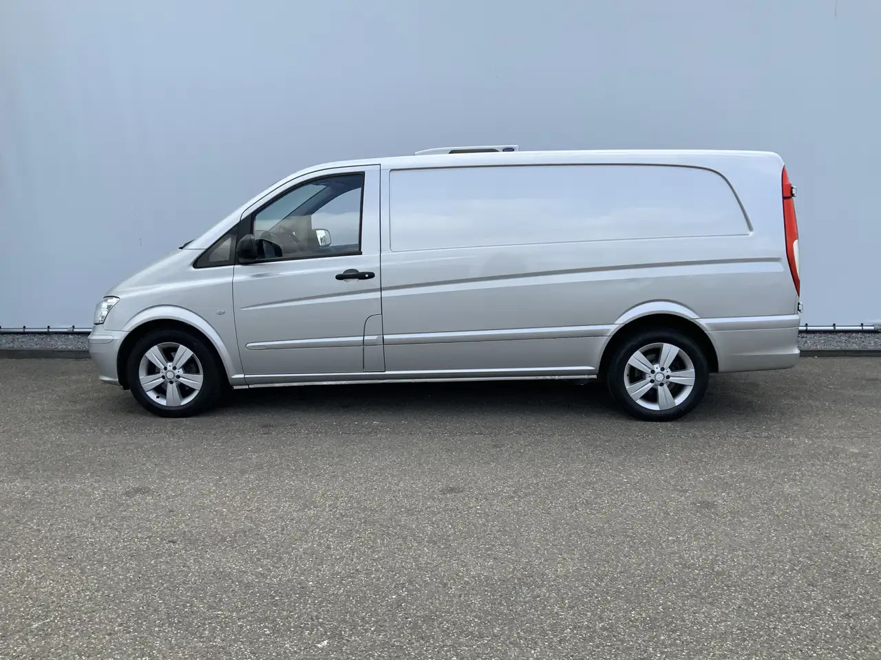 Mercedes-Benz Vito 122 CDI Automaat Koel Auto werkt 100 % 0.gr Airco - الشاحنات الصغيرة المبردة: صور 3 Mercedes-Benz Vito 122 CDI Automaat Koel Auto werkt 100 % 0.gr Airco - الشاحنات الصغيرة المبردة: صور 3