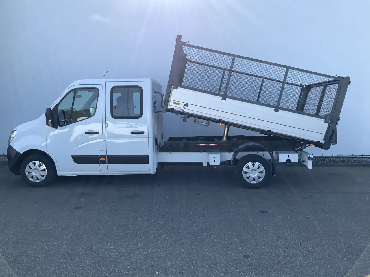 Nissan NV400 2.3 dCi L3H1 Dub Cab 3 Zijde Kipper Airco Bakmaat - قلاب صغير: صور 3 Nissan NV400 2.3 dCi L3H1 Dub Cab 3 Zijde Kipper Airco Bakmaat - قلاب صغير: صور 3