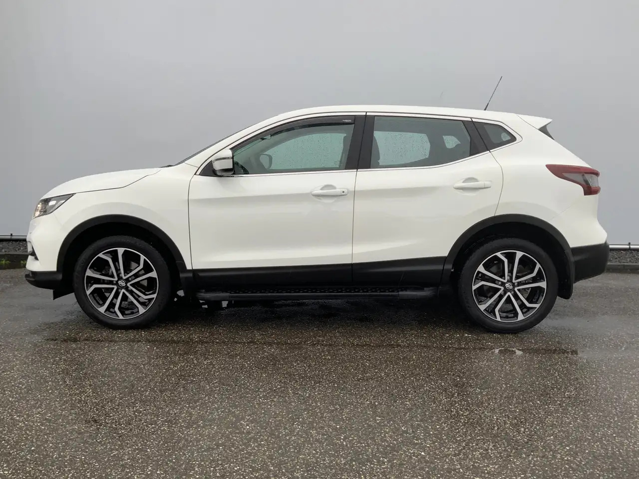 Nissan Qashqai 1.3 DIG-T Visia A SUV Airco Cruise Groot Scherm Na - سيارة دفع رباعي: صور 4 Nissan Qashqai 1.3 DIG-T Visia A SUV Airco Cruise Groot Scherm Na - سيارة دفع رباعي: صور 4