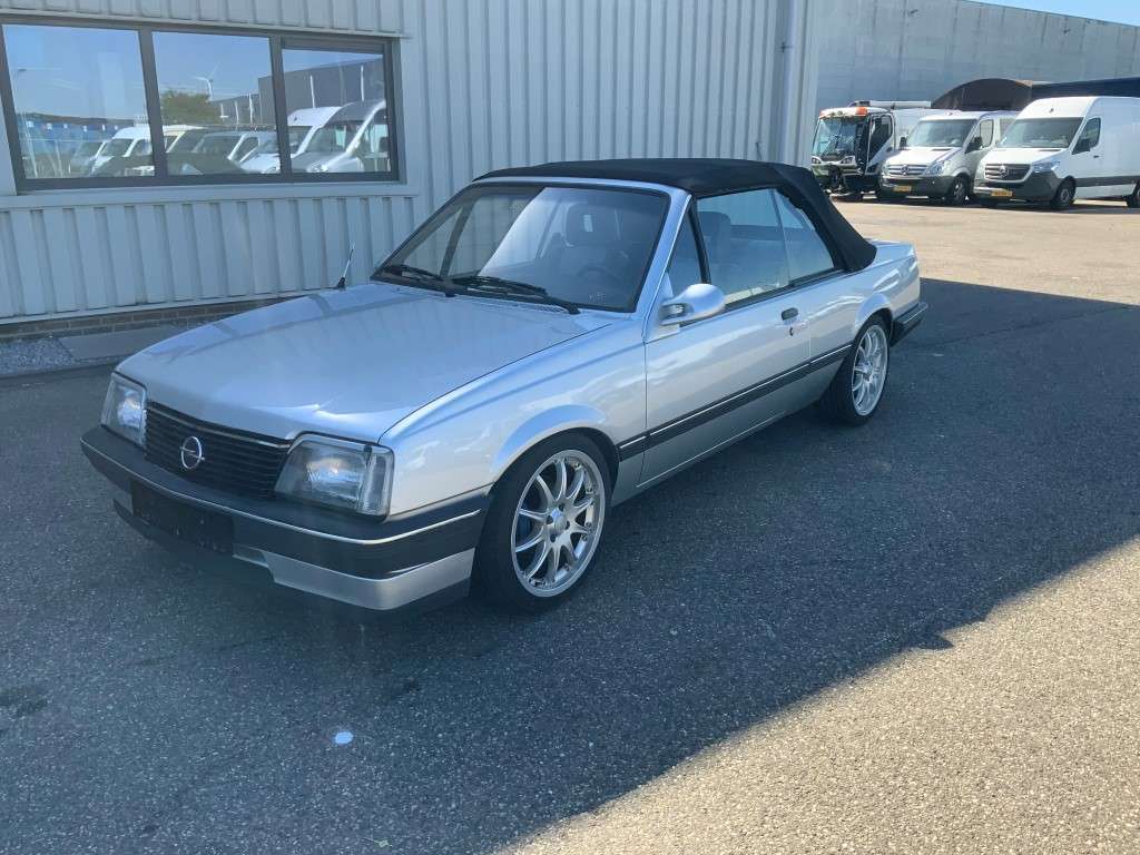 Opel Ascona 1.6 S Automaat Cabriolet Marge geen btw - كابريوليه: صور 2 Opel Ascona 1.6 S Automaat Cabriolet Marge geen btw - كابريوليه: صور 2