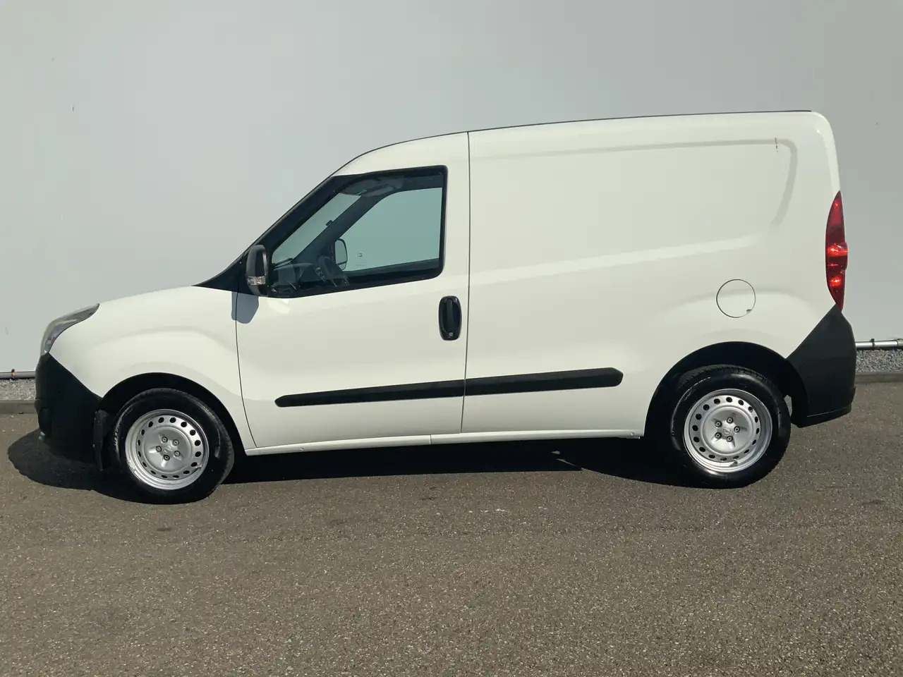 Opel Combo 1.3 CDTi L1H1 EXPORT ecoFLEX Edition Airco Trekhaa - فان المدمجة: صور 3 Opel Combo 1.3 CDTi L1H1 EXPORT ecoFLEX Edition Airco Trekhaa - فان المدمجة: صور 3