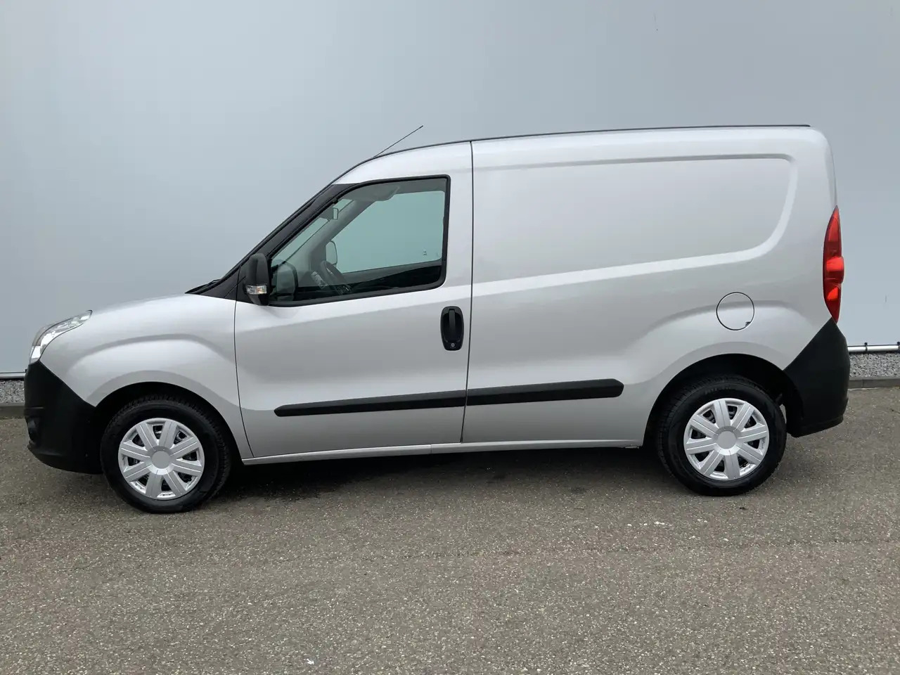 Opel Combo 1.3 CDTi L1H1 Edition Airco Euro 6 - فان المدمجة: صور 3 Opel Combo 1.3 CDTi L1H1 Edition Airco Euro 6 - فان المدمجة: صور 3