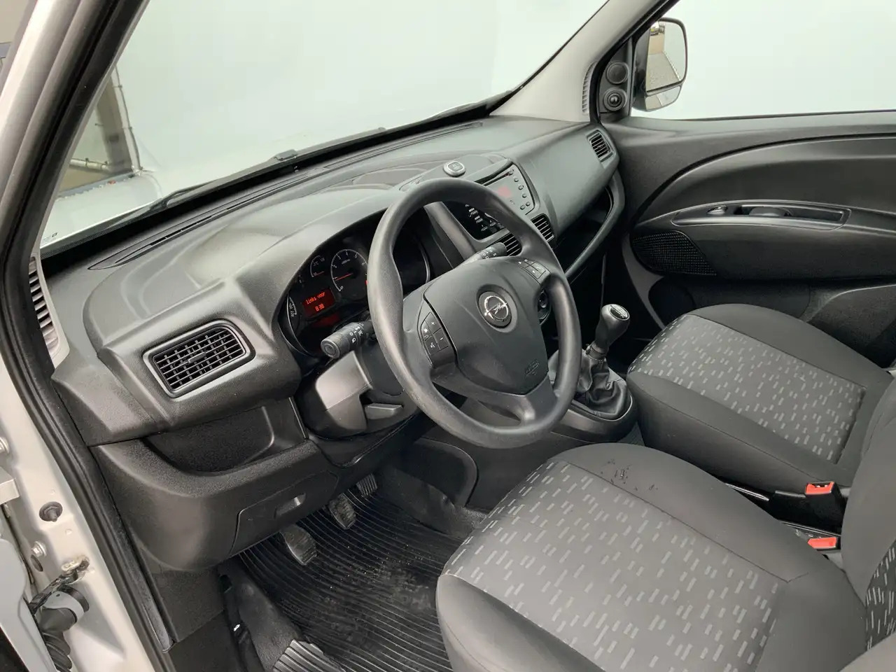 Opel Combo 1.3 CDTi L1H1 Edition Airco Euro 6 - فان المدمجة: صور 5 Opel Combo 1.3 CDTi L1H1 Edition Airco Euro 6 - فان المدمجة: صور 5