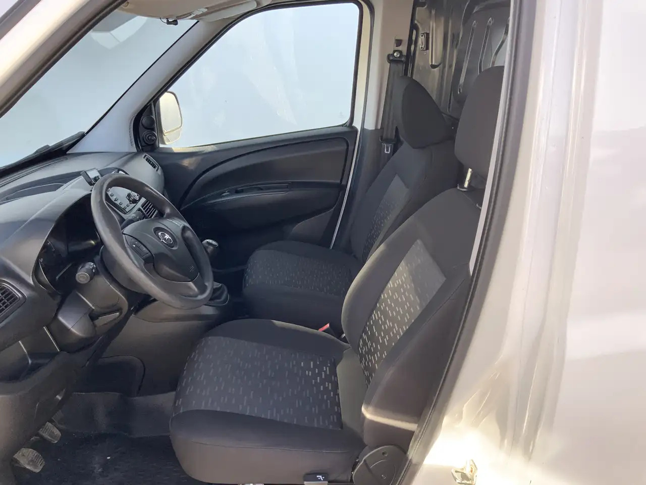Opel Combo 1.3 CDTi L1H1 ecoFLEX Edition Airco Trekhaak 1000 - فان المدمجة: صور 4 Opel Combo 1.3 CDTi L1H1 ecoFLEX Edition Airco Trekhaak 1000 - فان المدمجة: صور 4
