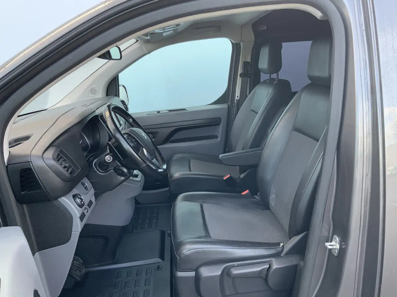 Peugeot Expert 227S 2.0 BlueHD(Koppakking Defect ) 180 Premium Pa - فان: صور 4 Peugeot Expert 227S 2.0 BlueHD(Koppakking Defect ) 180 Premium Pa - فان: صور 4