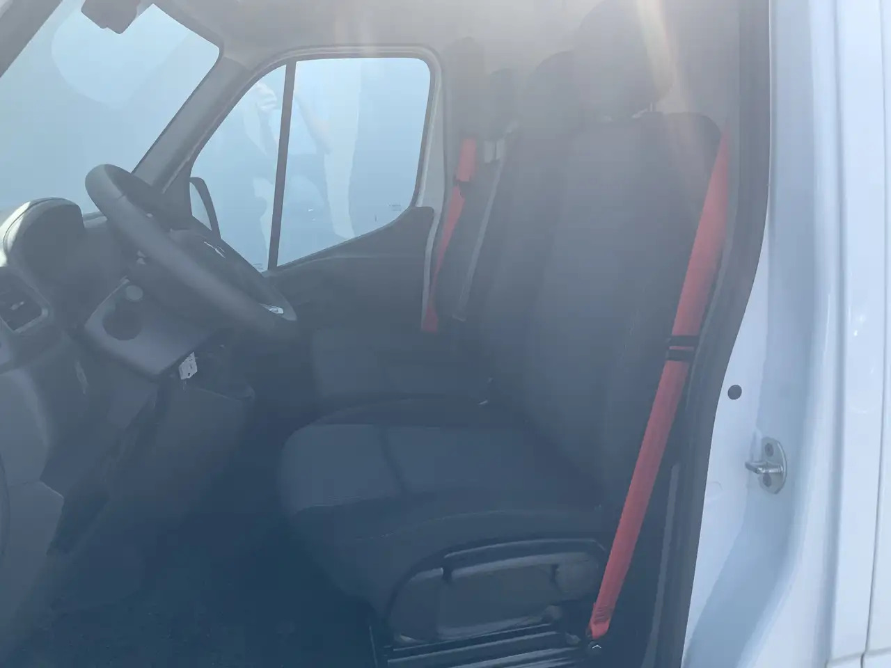 Renault Master T35 2.3 dCi 150 L2H2 Energy Work Edition Airco Cru - فان: صور 4 Renault Master T35 2.3 dCi 150 L2H2 Energy Work Edition Airco Cru - فان: صور 4