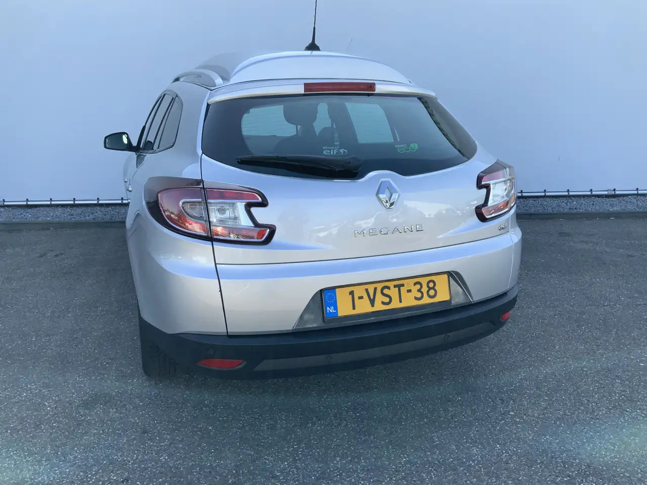 Renault Megane 1.5 dCi Expression Airco Navi Grijs Kenteken Euro - سيارة: صور 2 Renault Megane 1.5 dCi Expression Airco Navi Grijs Kenteken Euro - سيارة: صور 2