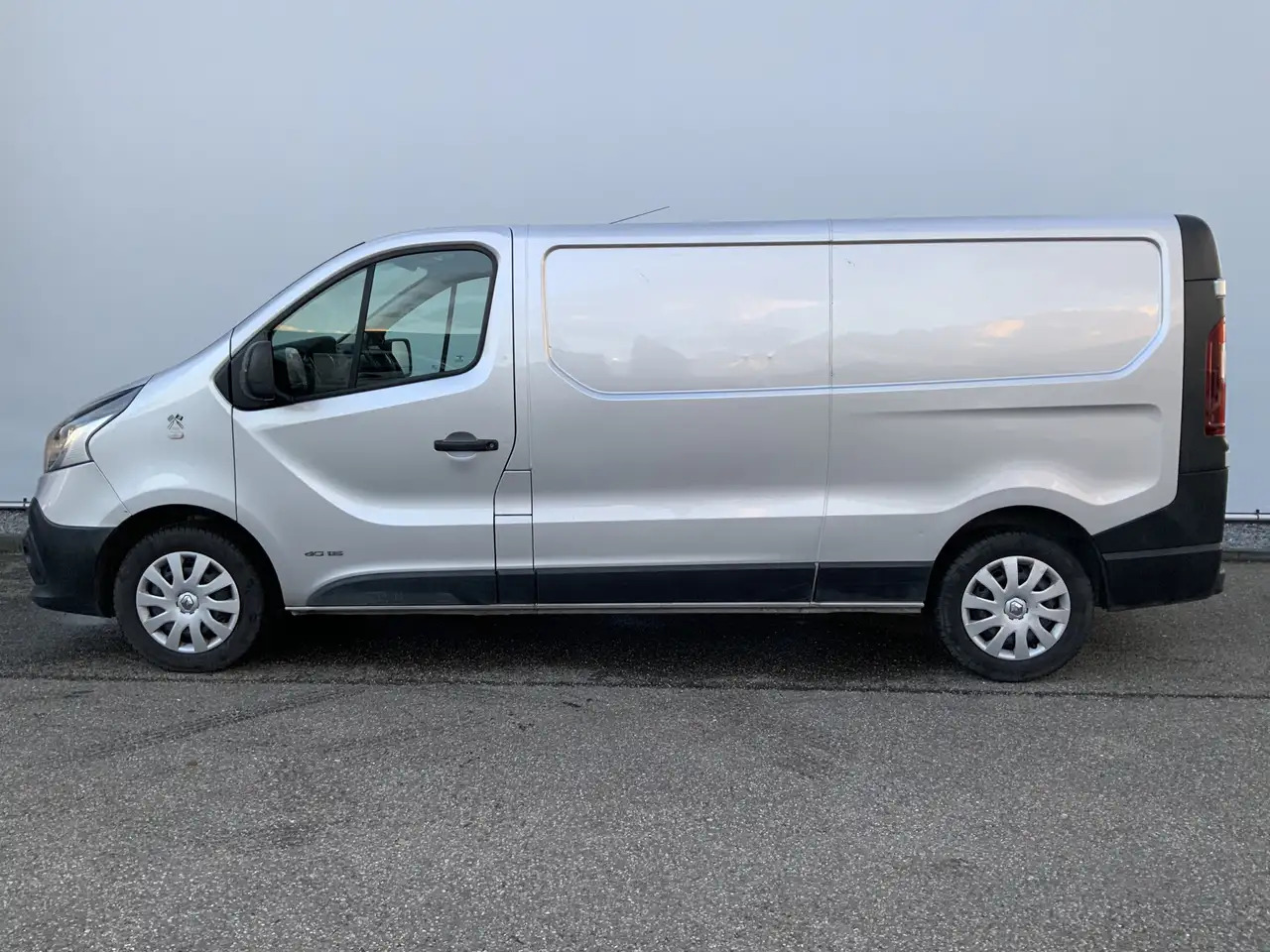 Renault Trafic 1.6 dCi T29 L2H1 Comfort Airco Cruise 3 Zits EXPOR - فان: صور 3 Renault Trafic 1.6 dCi T29 L2H1 Comfort Airco Cruise 3 Zits EXPOR - فان: صور 3