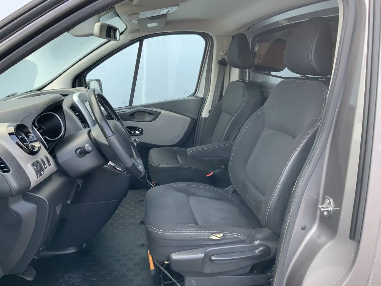 Renault Trafic 1.6 dCi T29 L2H1 DC Comfort Energy Airco Cruise Na - فان: صور 4 Renault Trafic 1.6 dCi T29 L2H1 DC Comfort Energy Airco Cruise Na - فان: صور 4